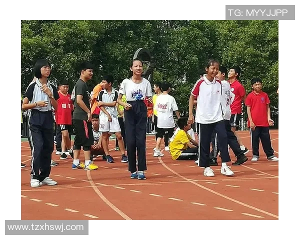 滑翔机与皮蓬的对决：谁能在篮球场上飞得更高更远